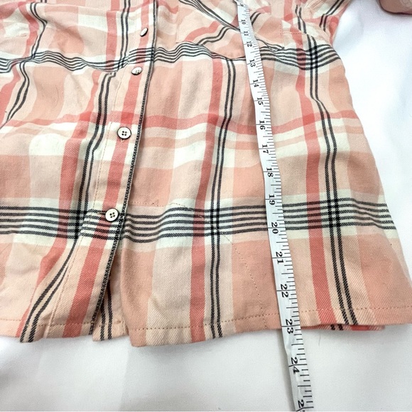 DULUTH TRADING woman's plaid shirt/jacket Peach and Black Cross back Fla… - Picture 11 of 13